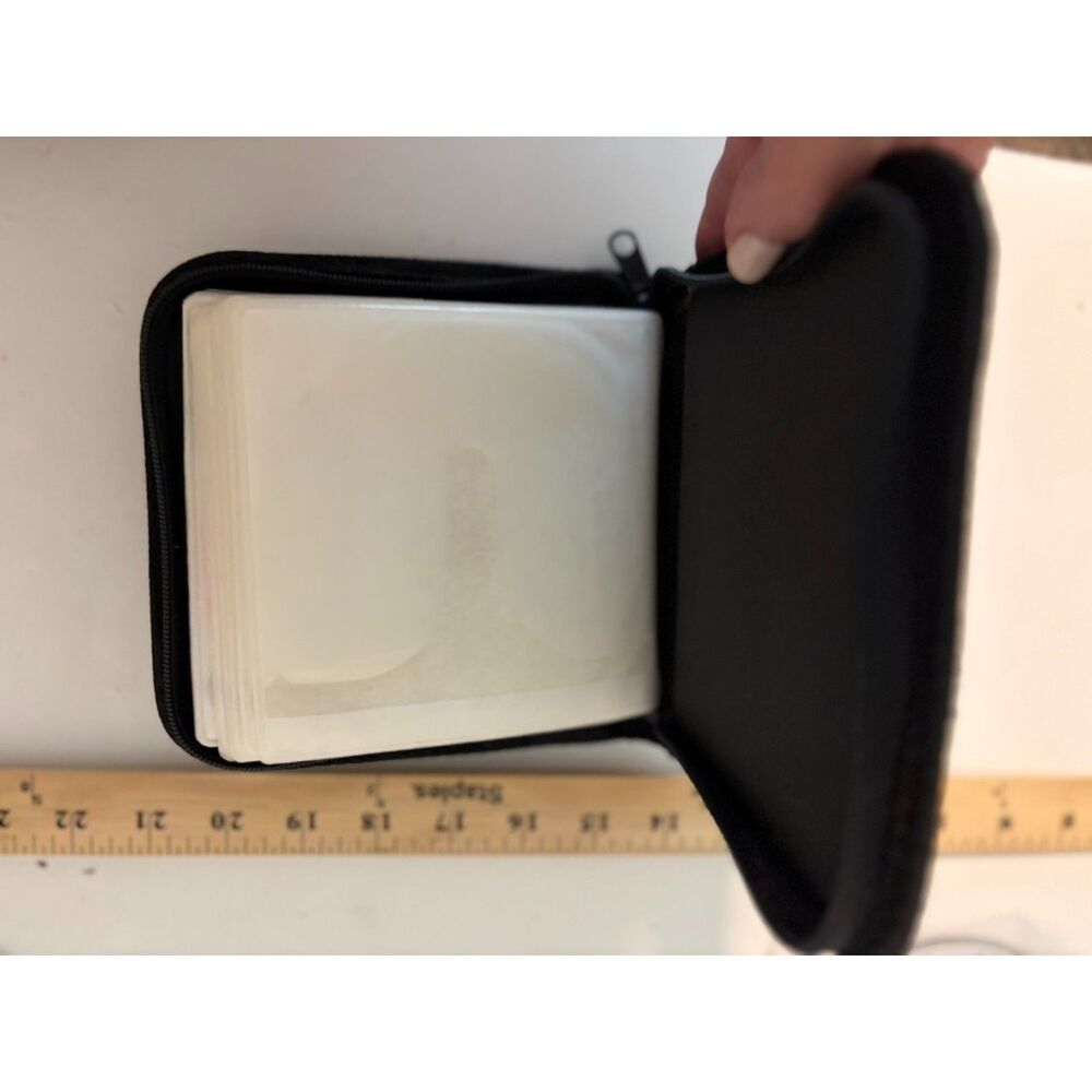 black CD Zipper case